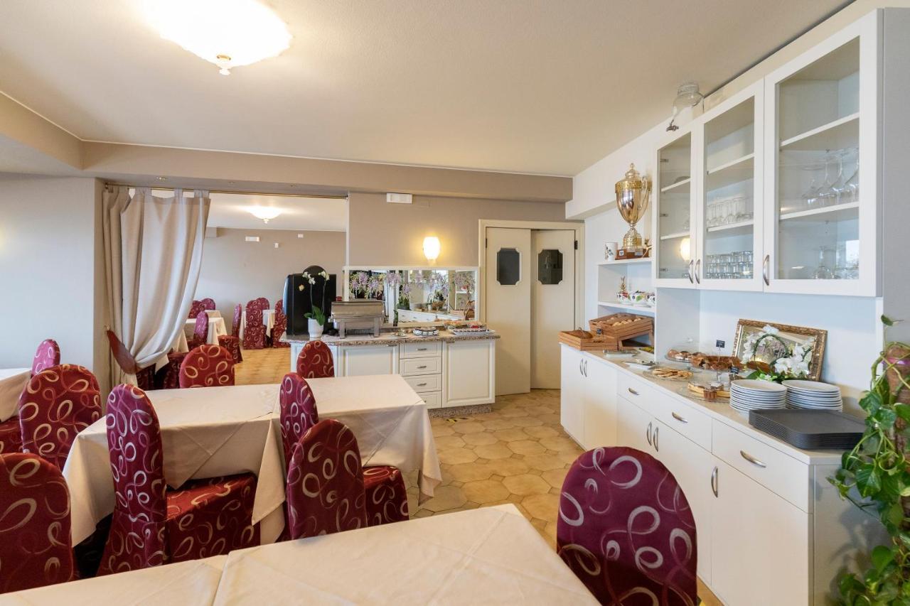 Hotel Nettuno Brenzone sul Garda Exterior foto