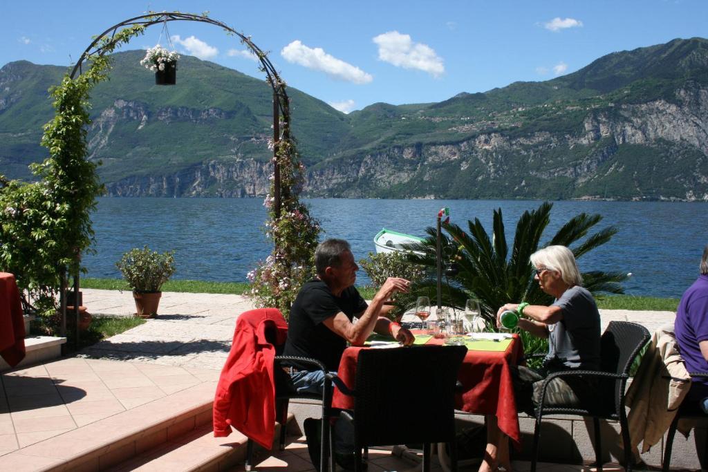 Hotel Nettuno Brenzone sul Garda Exterior foto
